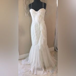 NEW MANLEY MIGNON Gorgeous Wedding Gown! size 6, Feathers, Lace, Glitz